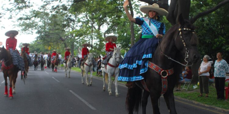 Con saldo blanco culmina la cabalgata inaugural de la Feria de Colima 2026