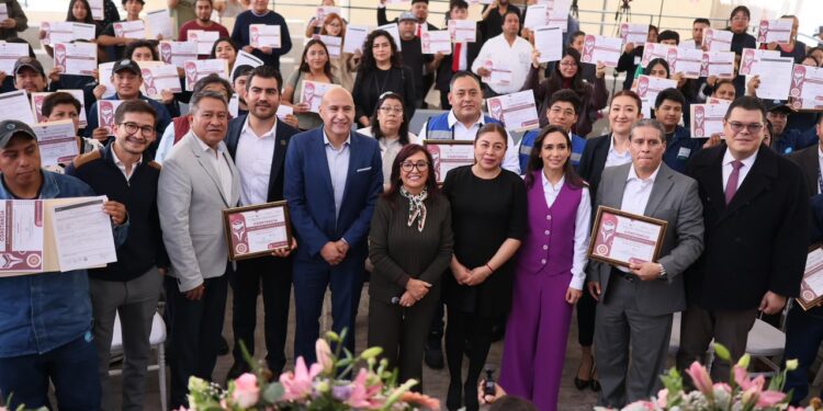 Entrega Lorena Cuéllar constancias de incorporación laboral del “programa empléate Tlaxcala” 2026