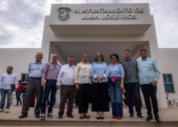 Recorre Gobernadora Graciela Domínguez instalaciones del H. Ayuntamiento de Juan José Ríos