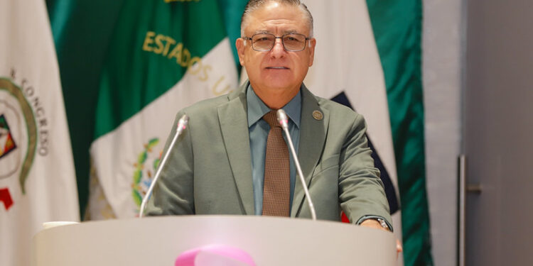 Escuelas deben acompañar a estudiantes cuando no puedan asistir a clases: Rubén González
