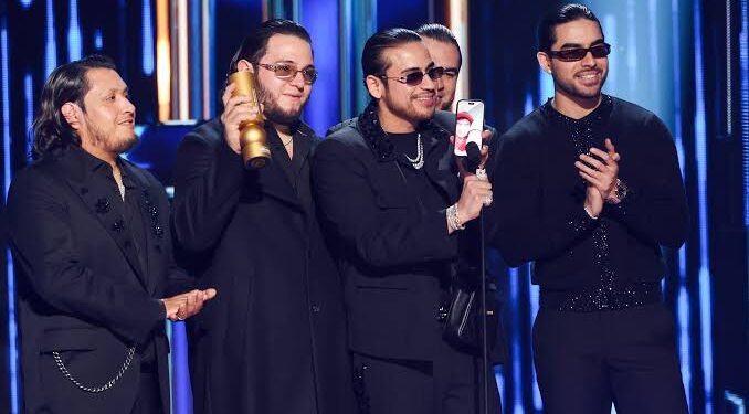 Fuerza Regida hace historia en los Billboard Latinos; Bad Bunny le sigue de cerca