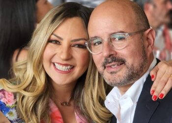 Mauricio Vaca sorprendió a Mariana Ochoa con rosas rojas y logró reconquistarla
