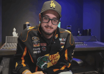Rivs hace historia con su proyecto debut y se mete a la competencia de los Latin Grammy 2026